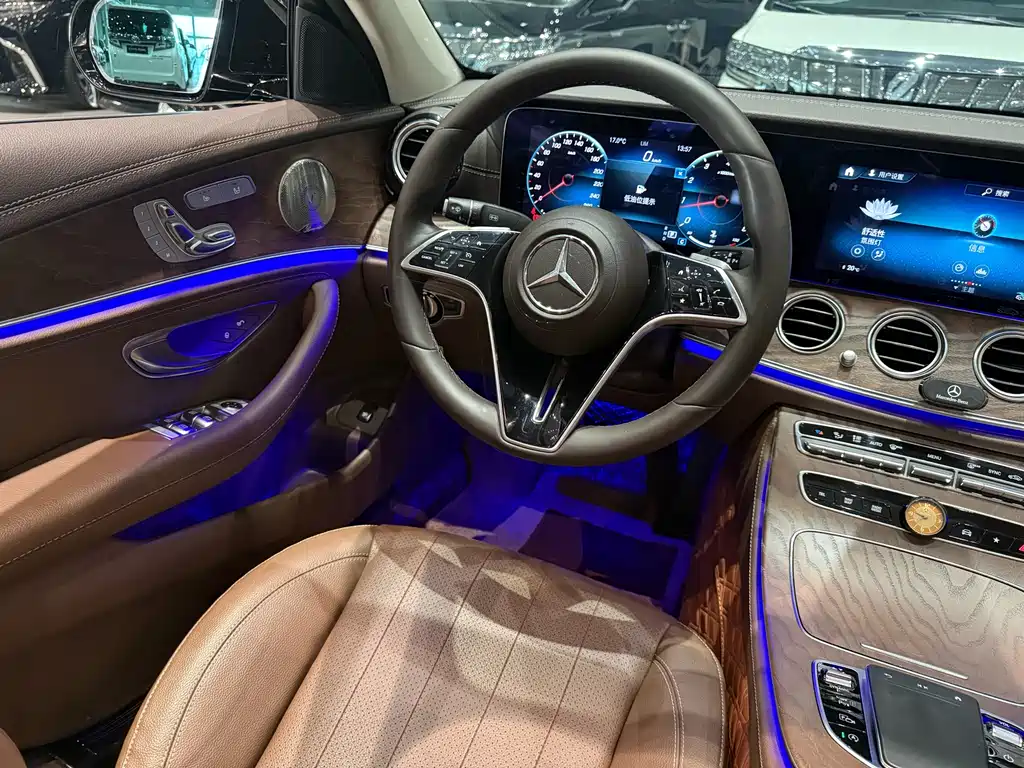 Mercedes-Benz E-Class 2022 — фото 11