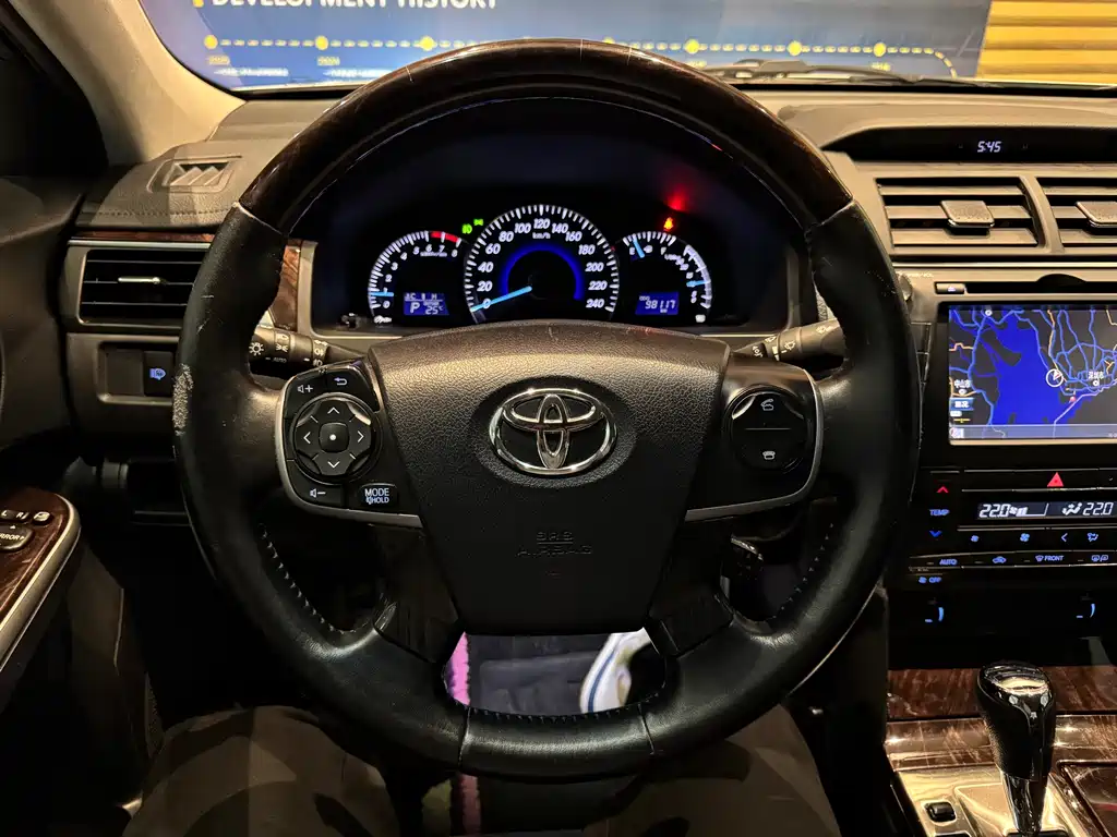 Toyota Camry 2016 — фото 12