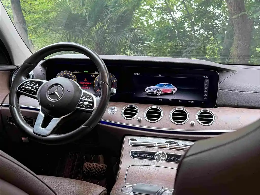 Mercedes-Benz E-Class 2019 — фото 12