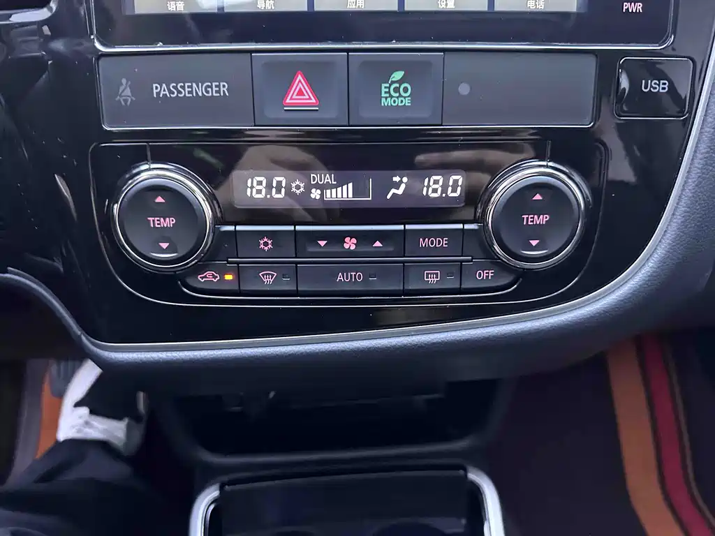 Mitsubishi Outlander 2023 — фото 13