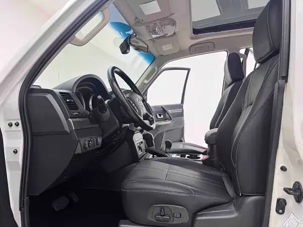 Mitsubishi Pajero 2018