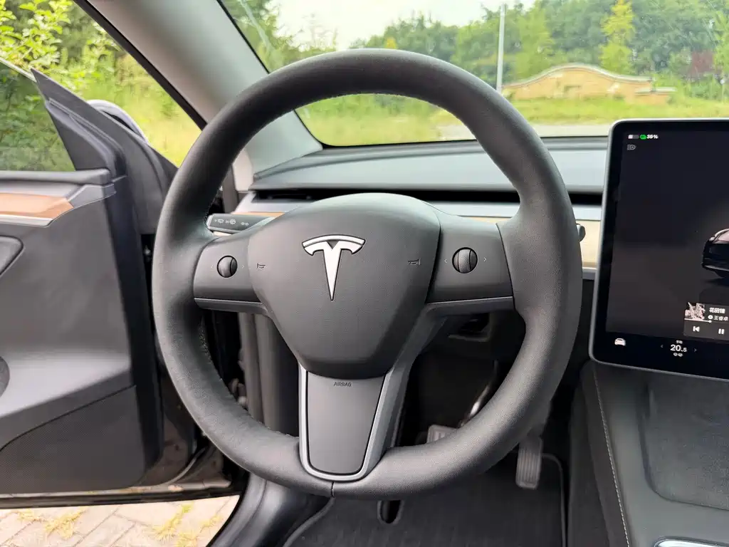 Tesla Model Y 2022 — фото 16