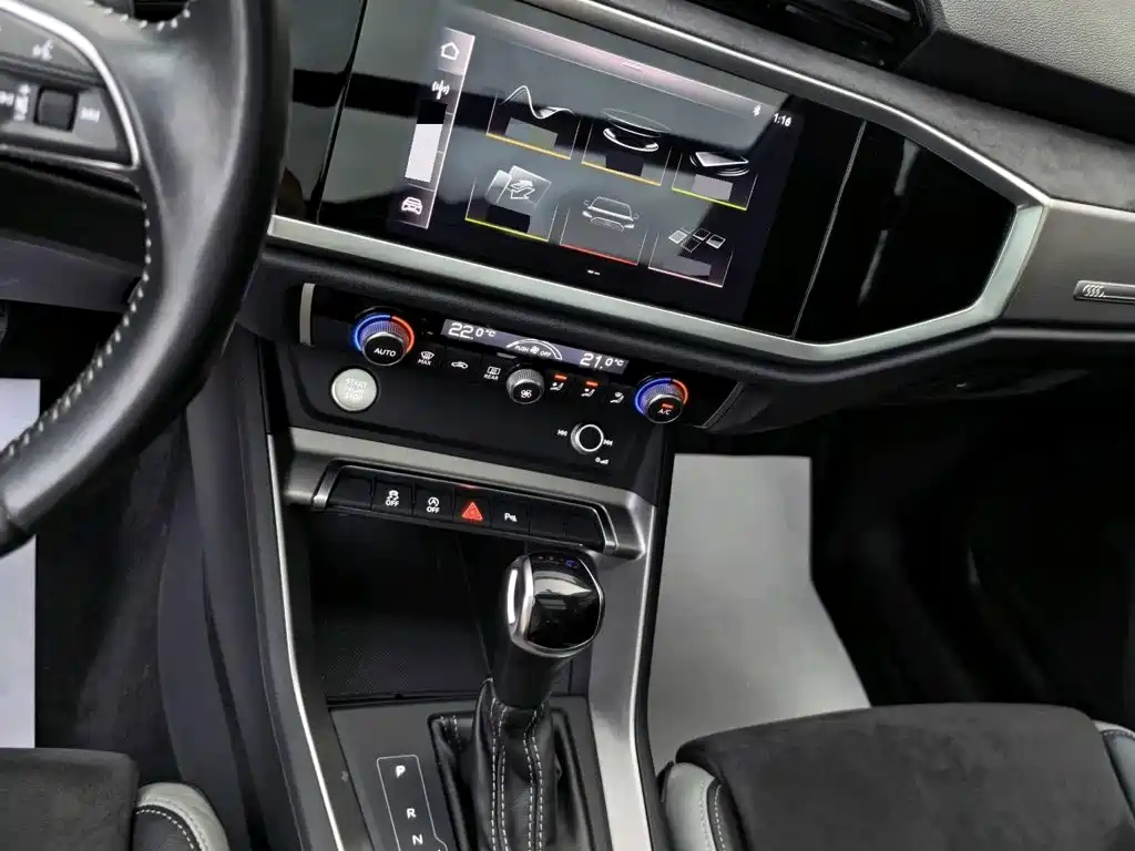 Audi Q3 2020 — фото 16