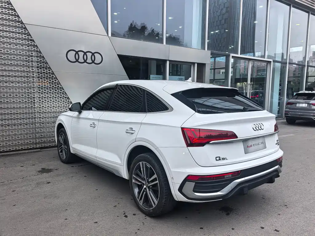 Audi Q5L Sportback 2021 — фото 11