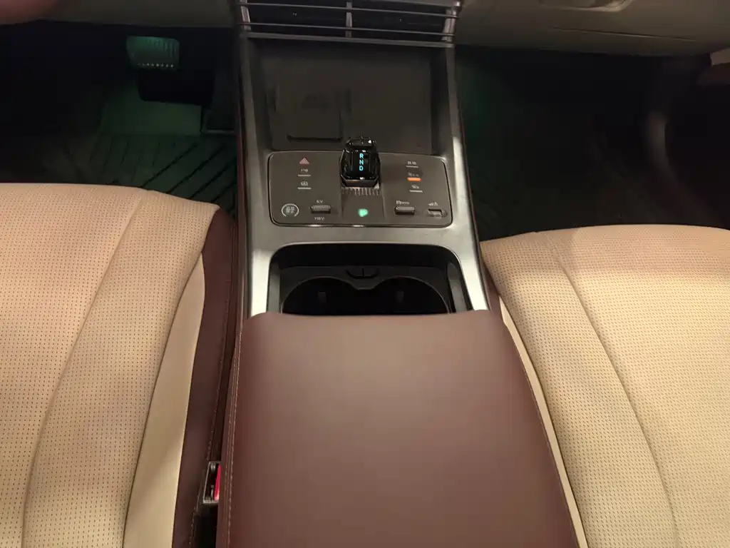 BYD Seal 07 DM-i 2025 — фото 13