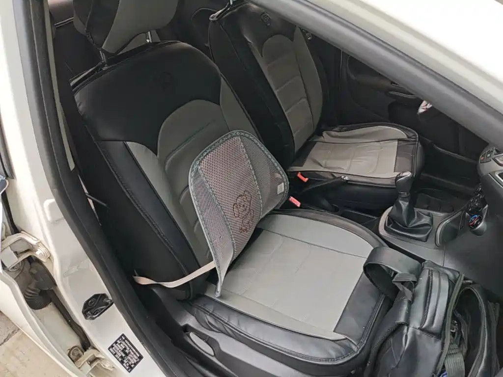 Ford Fiesta 2015 — фото 25