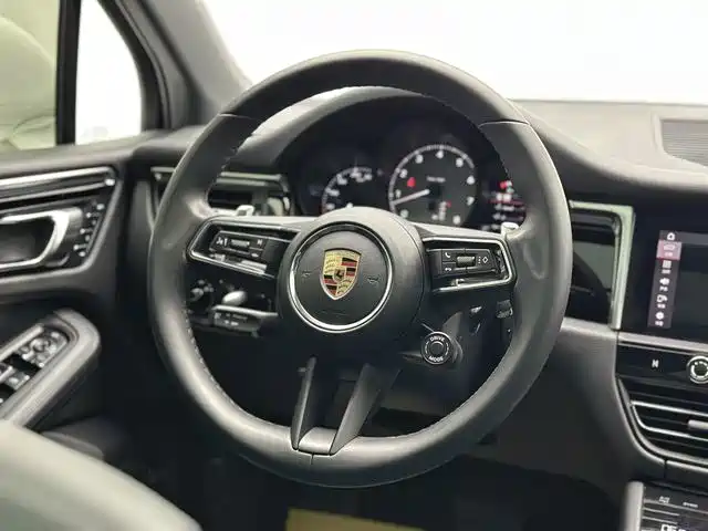 Porsche Macan 2023 — фото 14