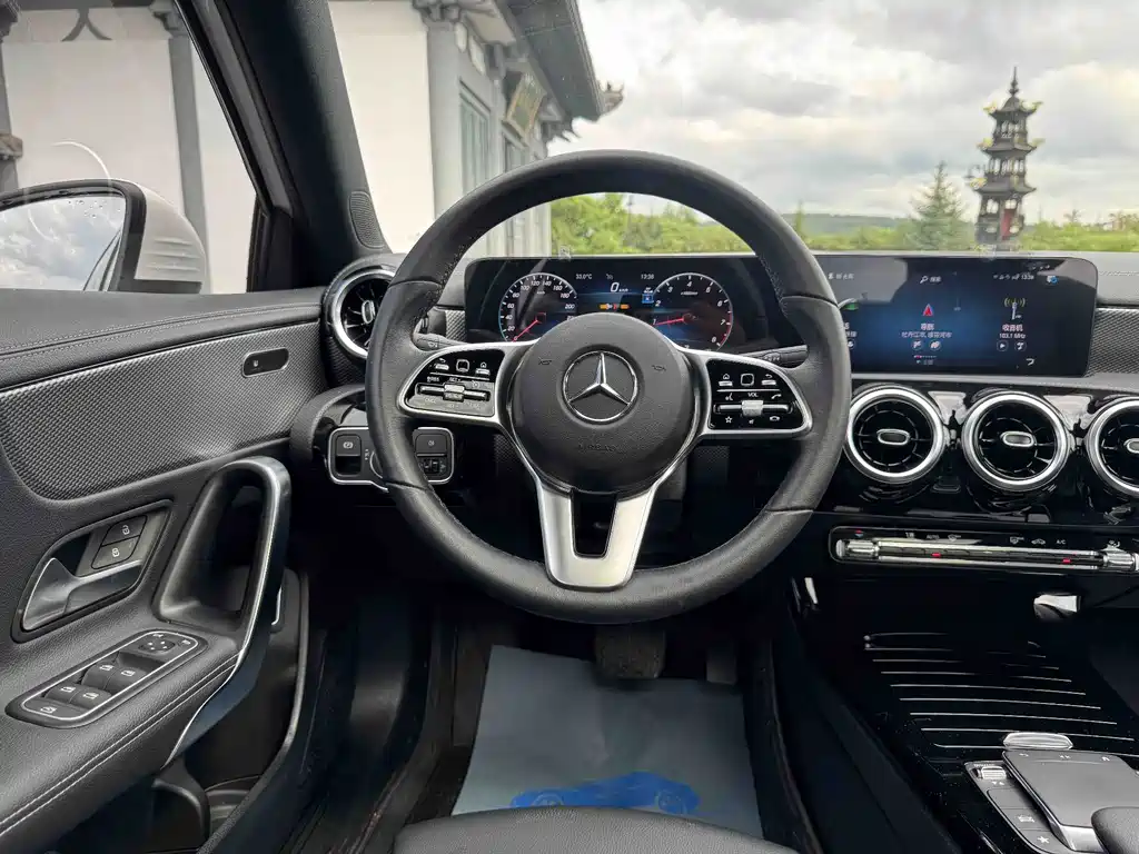 Mercedes-Benz A-Class 2023 — фото 17