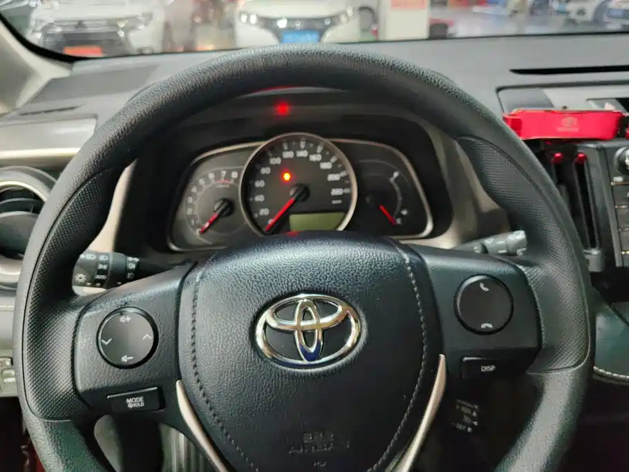 Toyota RAV4 2019 — фото 14