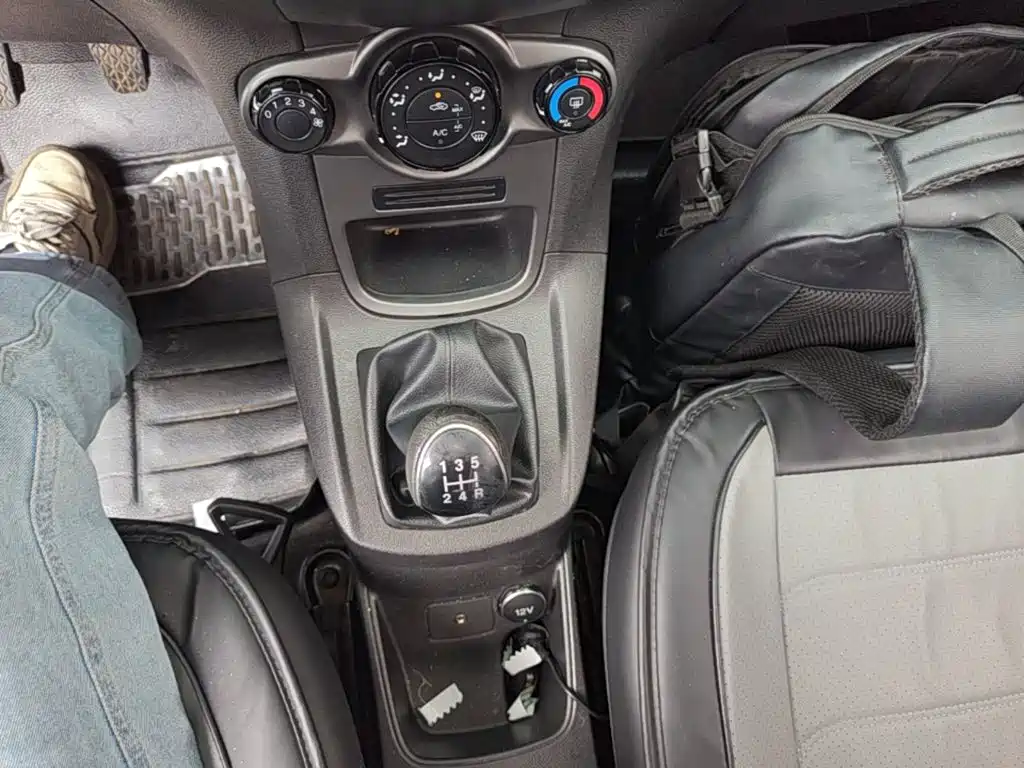 Ford Fiesta 2015 — фото 14