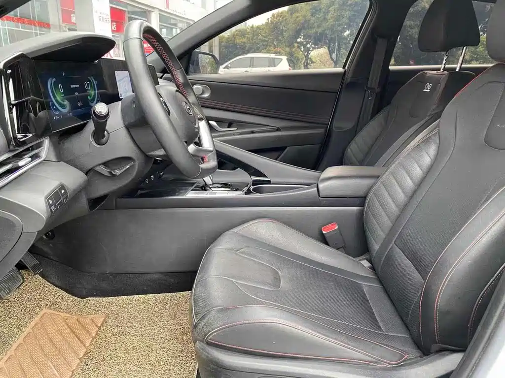 Hyundai Elantra 2022