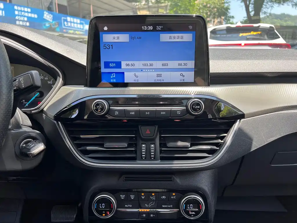 Ford Focus 2019 — фото 12