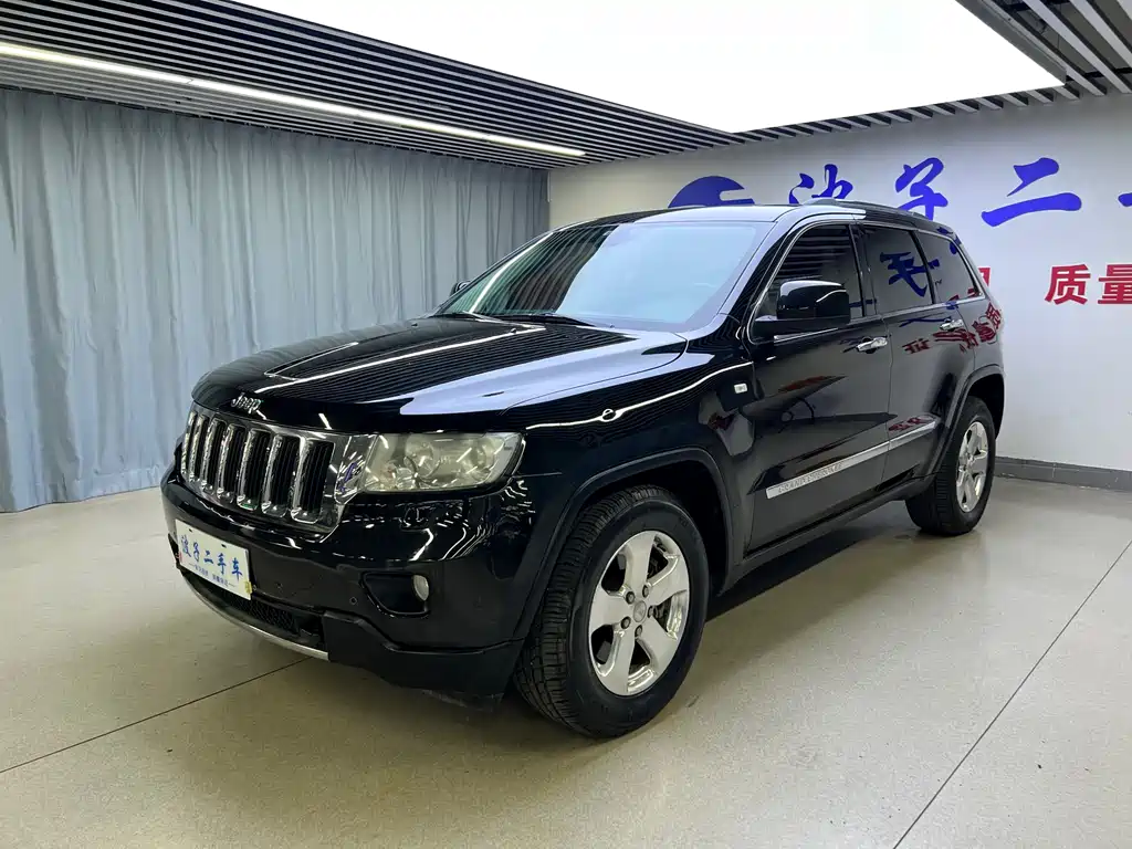 Jeep Grand Cherokee 2013 — фото 1