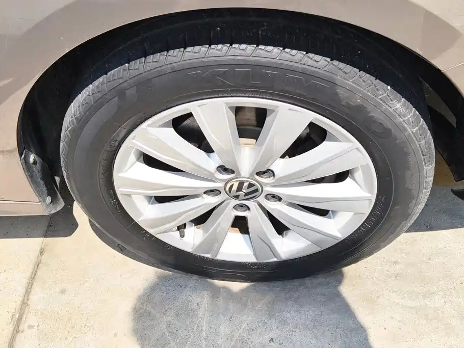 Volkswagen Sagitar 2016