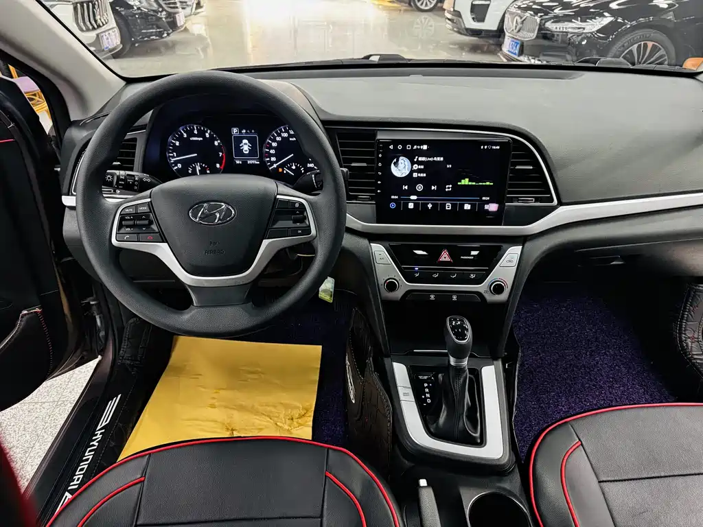 Hyundai Elantra 2016 — фото 11