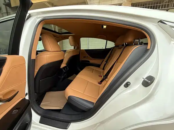 Lexus ES 2022