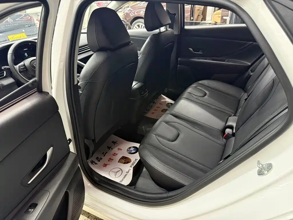 Hyundai Elantra 2023