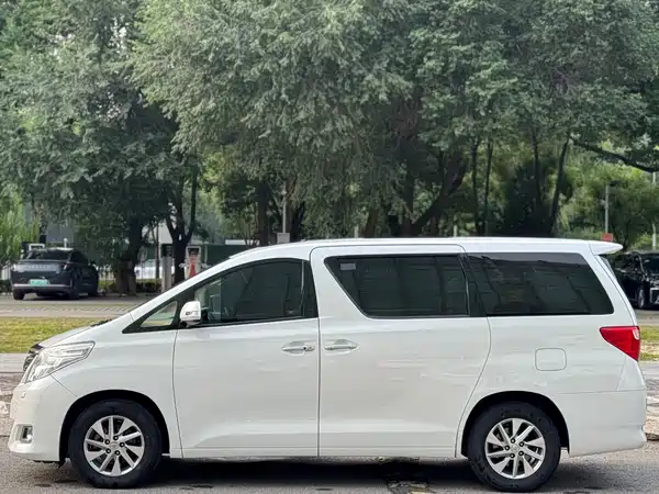 Toyota Alphard 2012