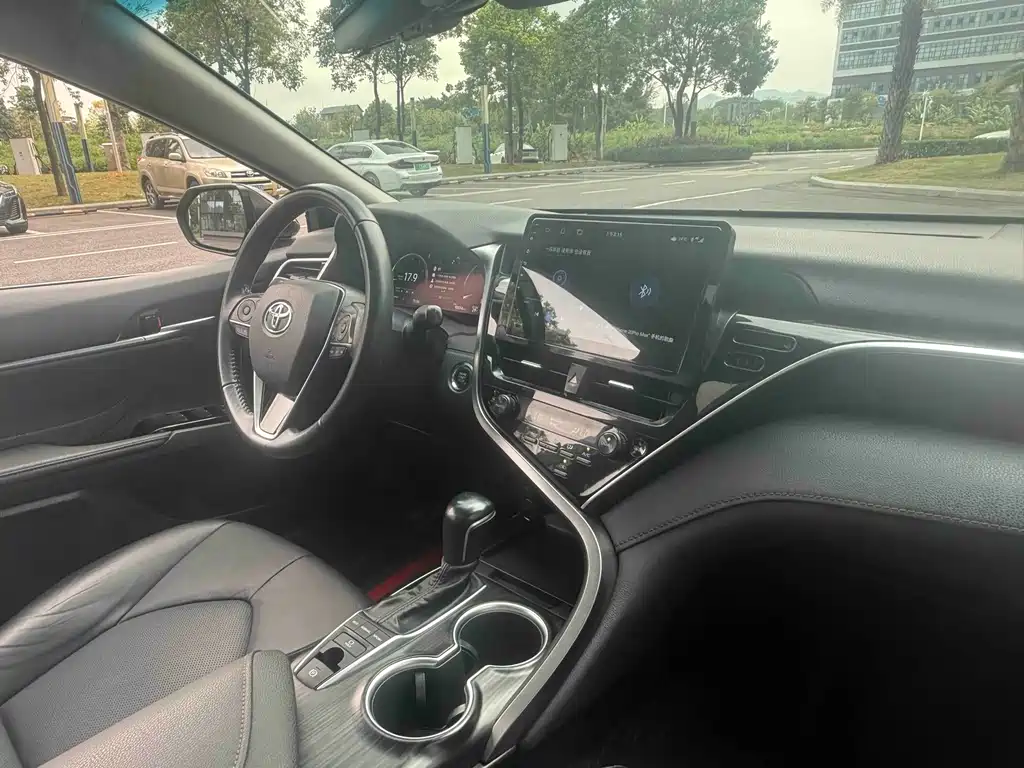 Toyota Camry 2022 — фото 10