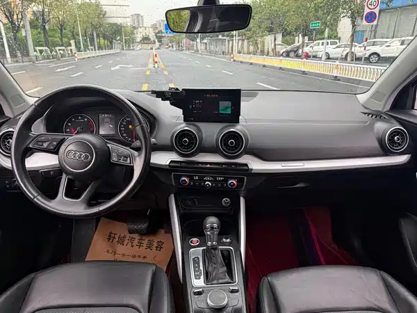 Audi Q2L 2019