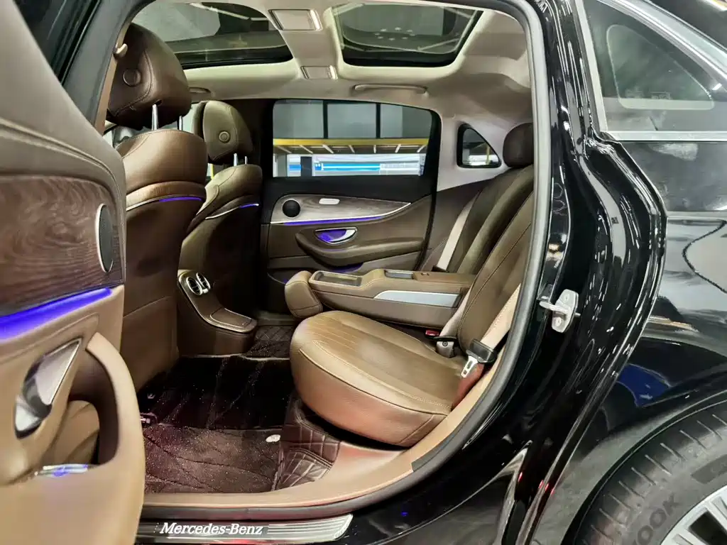 Mercedes-Benz E-Class 2023 — фото 10