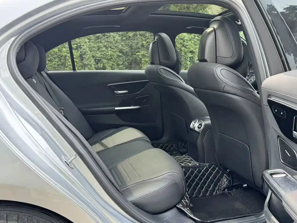 Mercedes-Benz C-Class 2023 — фото 10