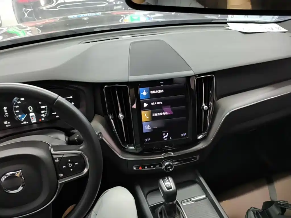 Volvo XC60 2021 — фото 10