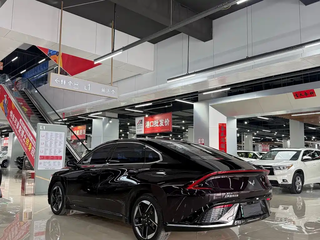 Wuling Starlight 2023