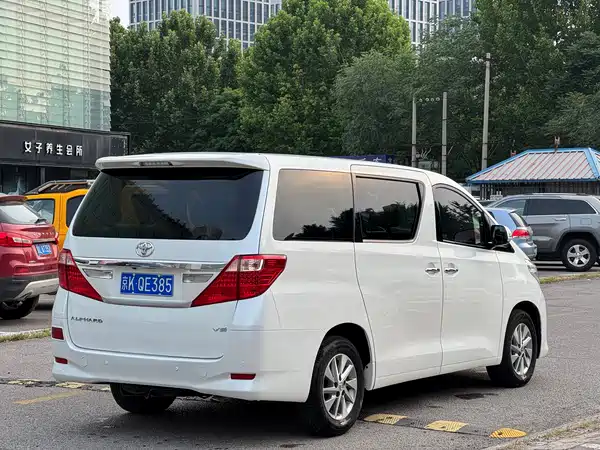 Toyota Alphard 2012