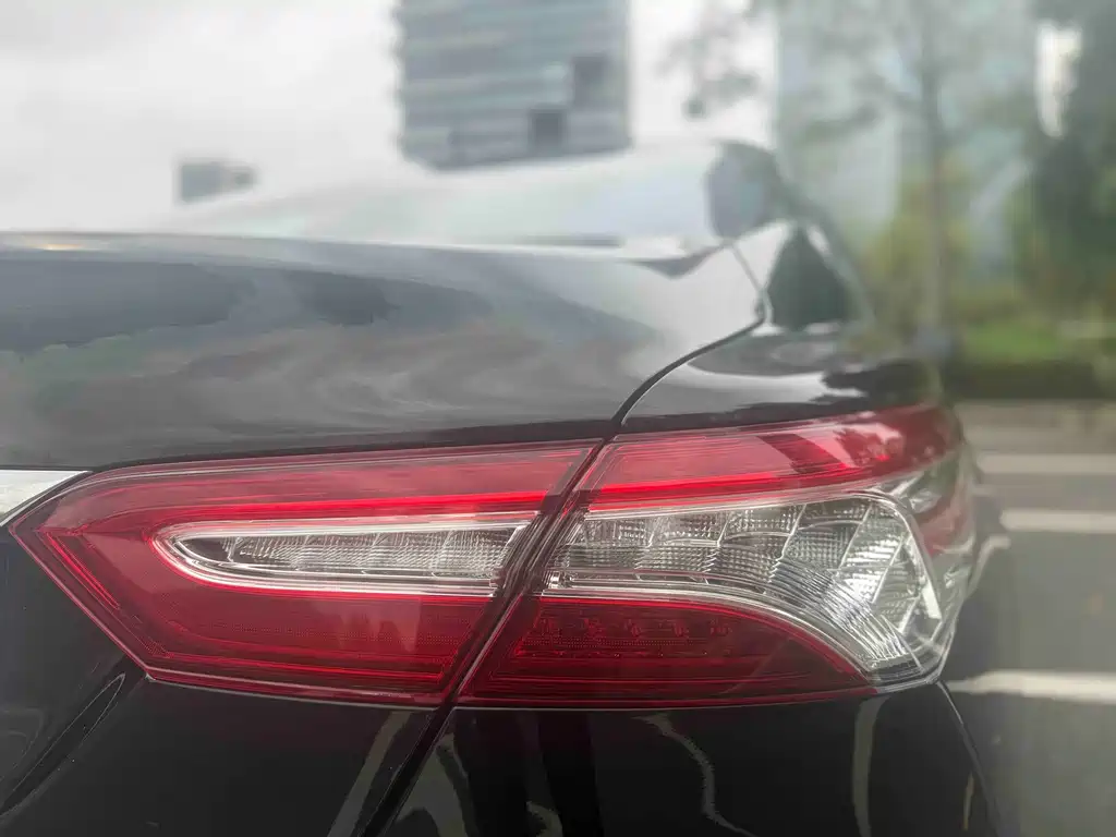 Toyota Camry 2022 — фото 7