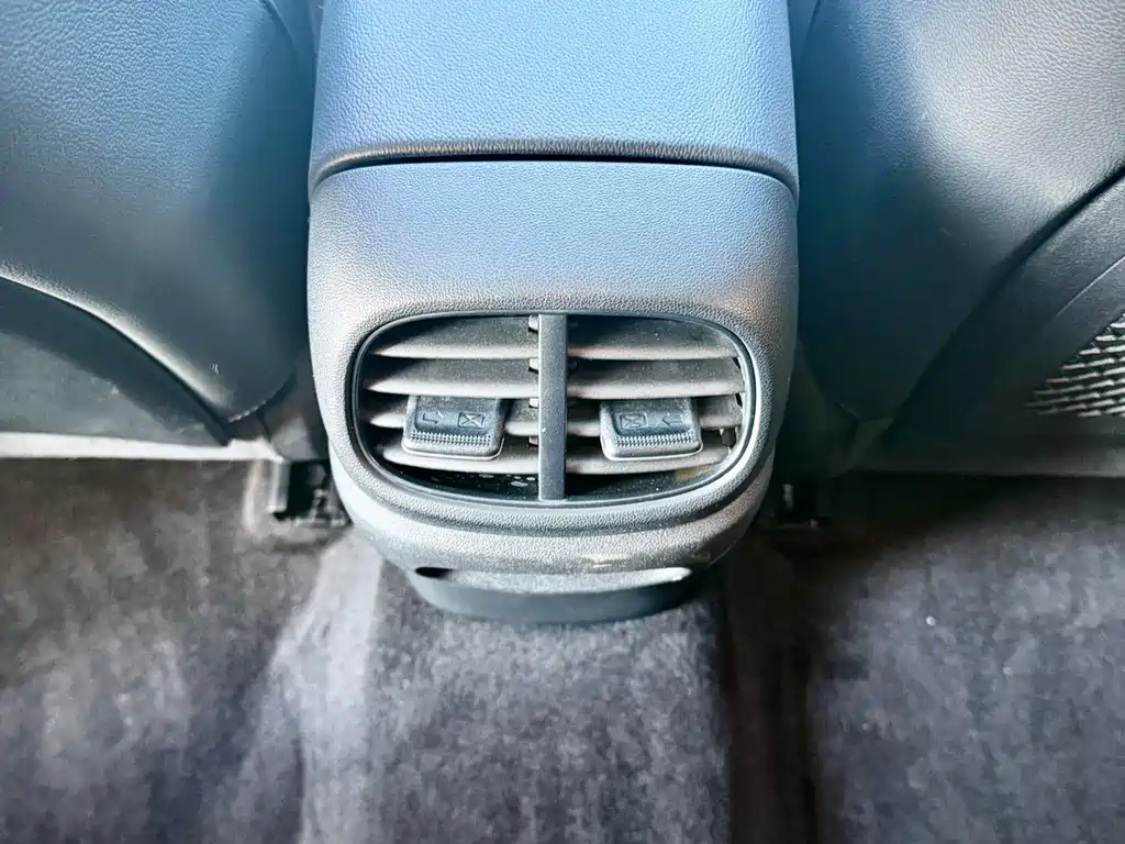 Hyundai Elantra 2023 — фото 17