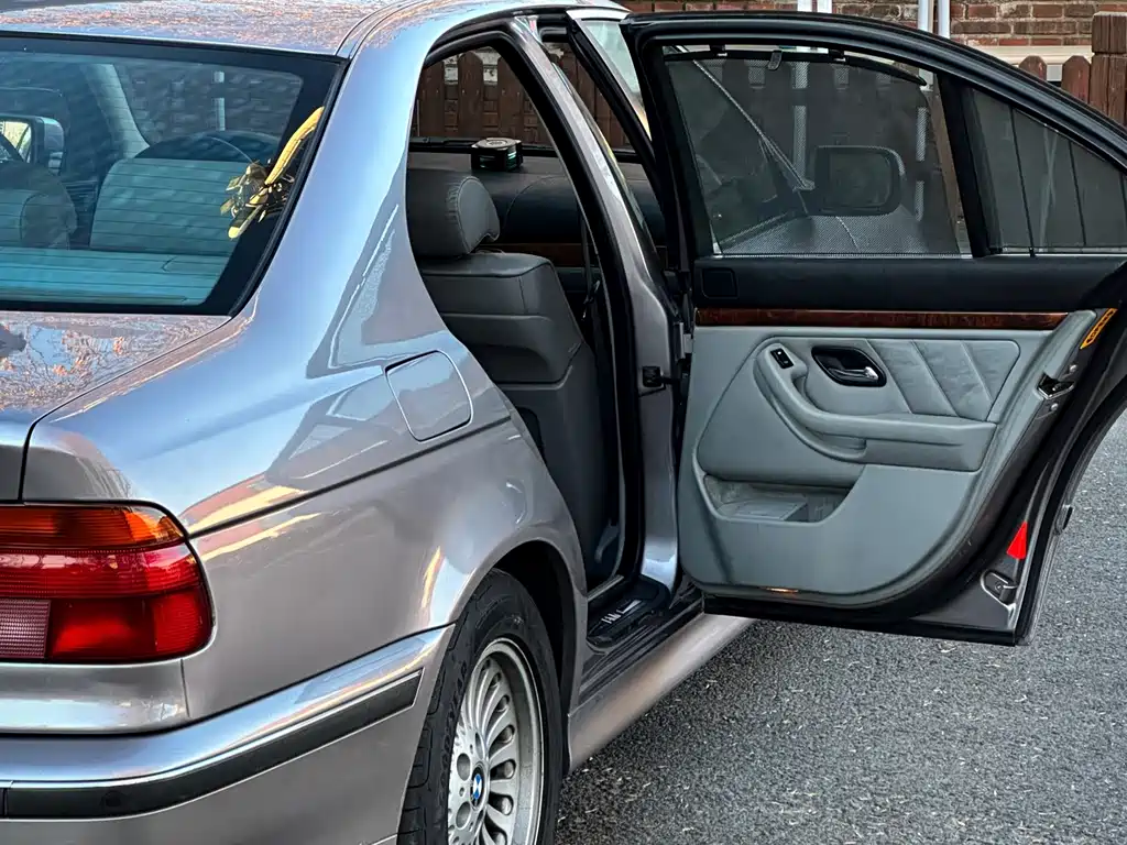 BMW 5 Series 2000 — фото 10