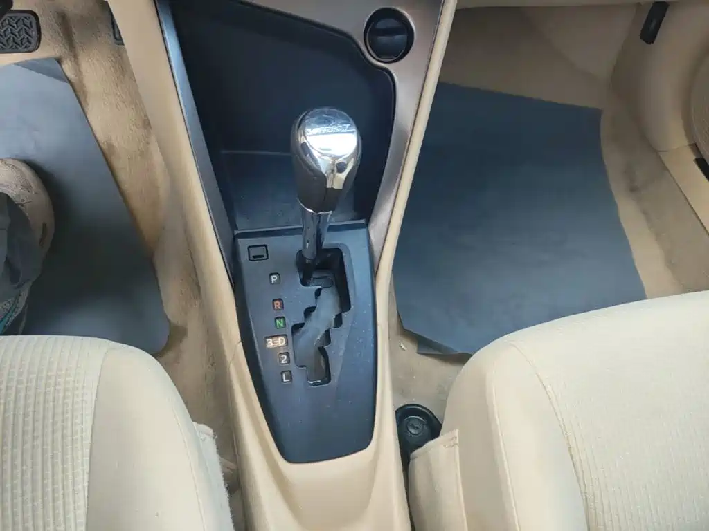 Toyota Yaris L 2015 — фото 14