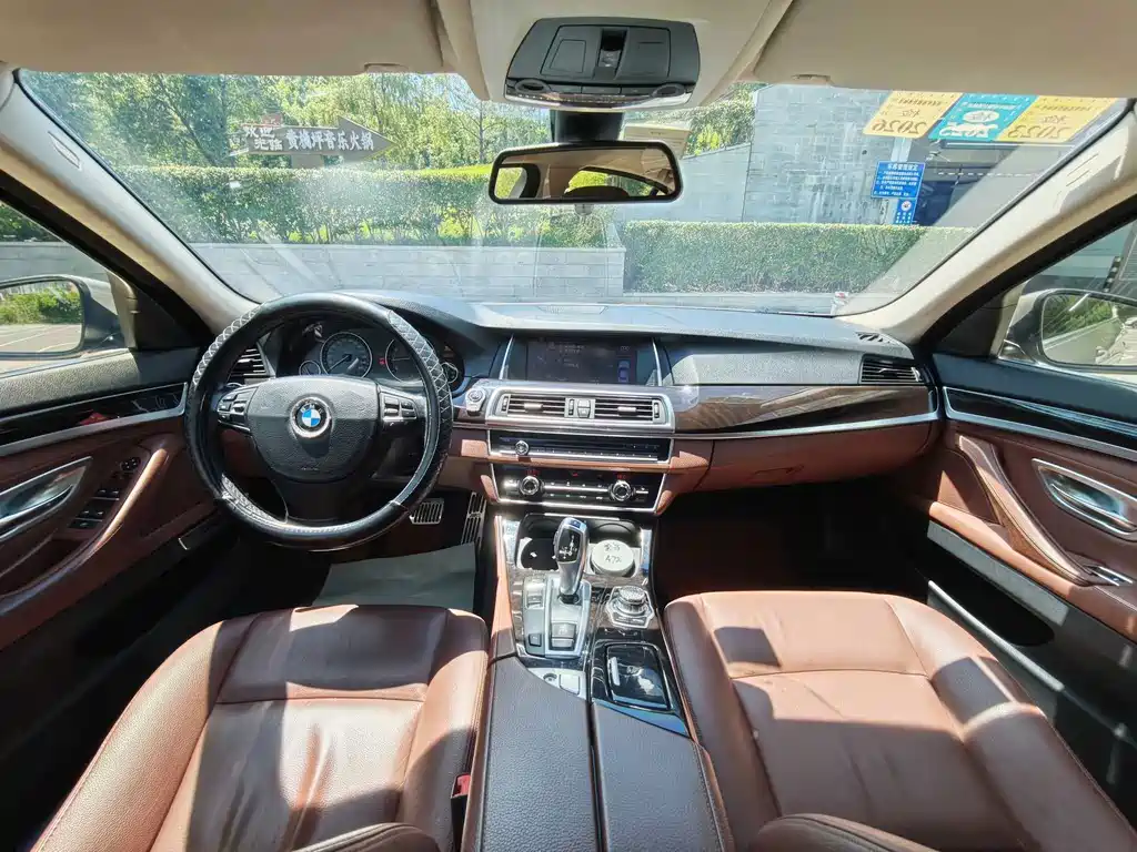 BMW 5 Series 2015 — фото 17
