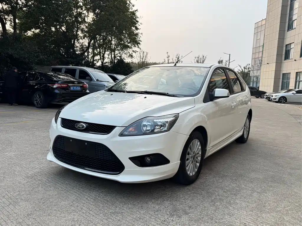 Ford Focus 2015 — фото 1
