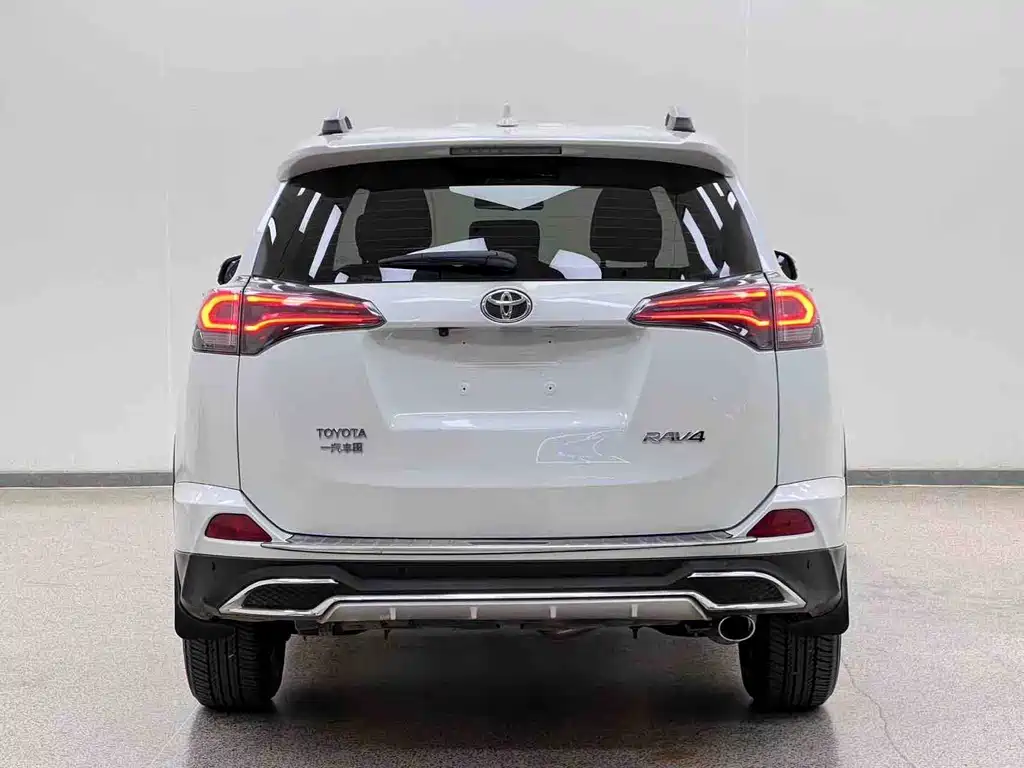 Toyota RAV4 2019 — фото 26