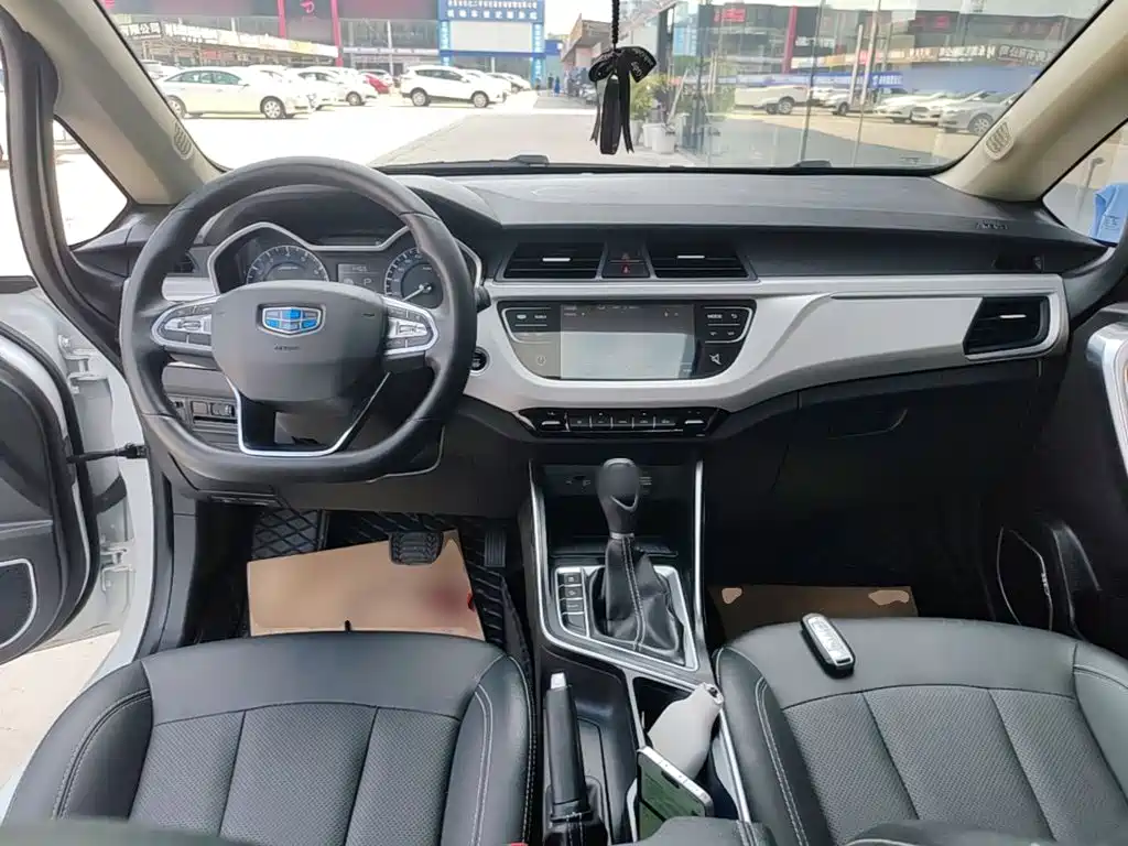Geely Vision X3 2020 — фото 10