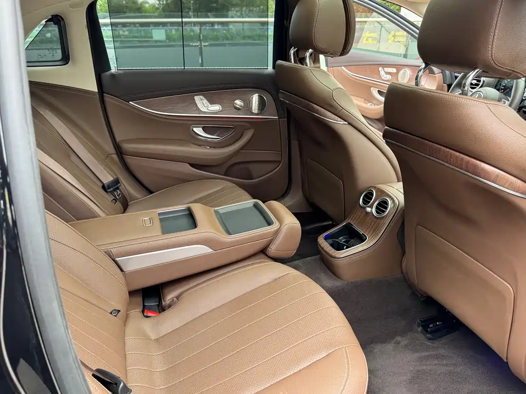 Mercedes-Benz E-Class 2022 — фото 34