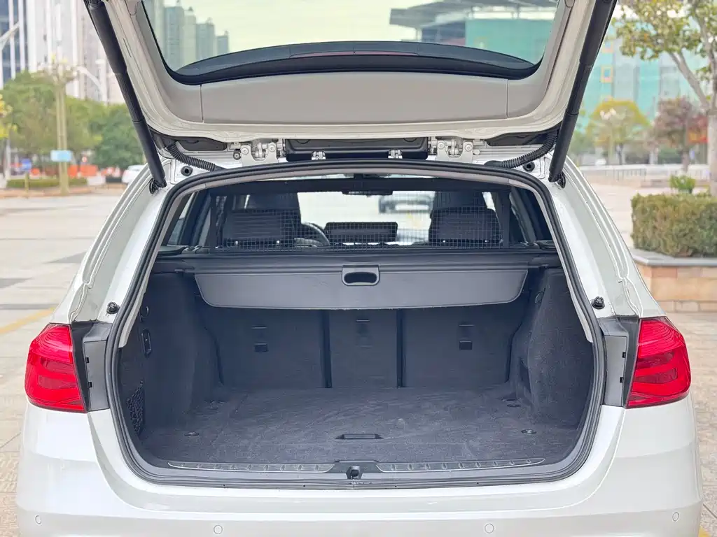 BMW 3 Series 2017 — фото 13