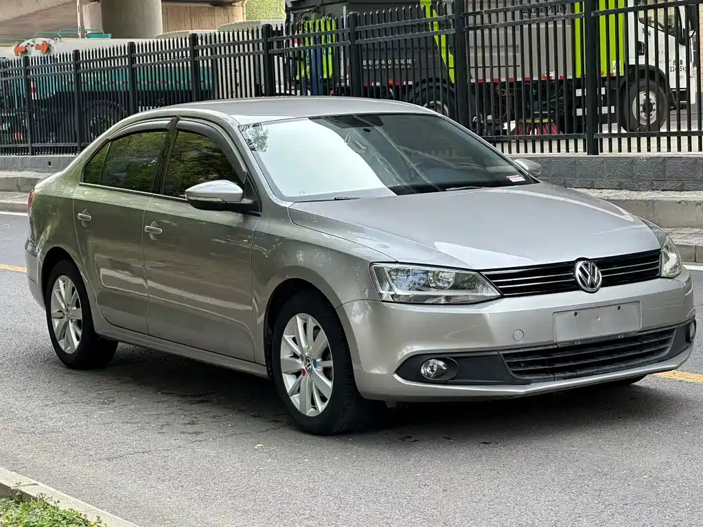 Volkswagen Sagitar 2014