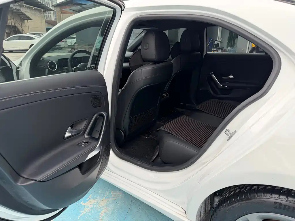 Mercedes-Benz A-Class 2019 — фото 10