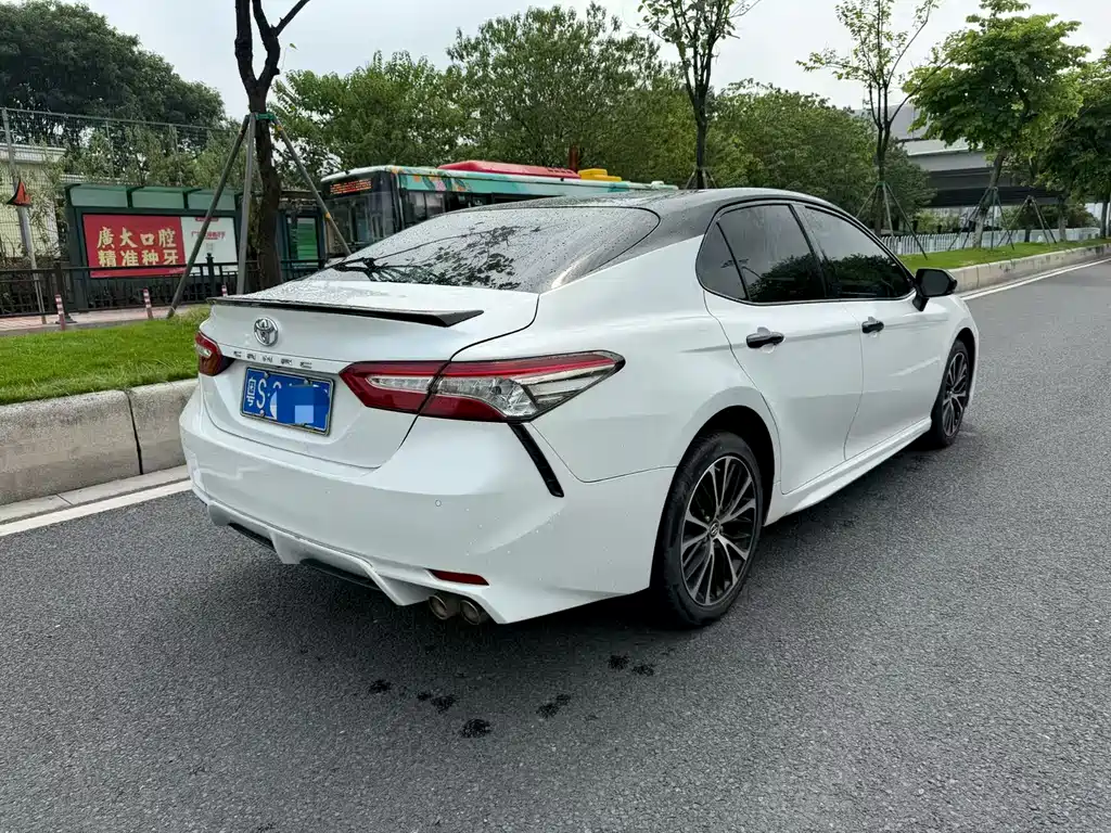 Toyota Camry 2018 — фото 4