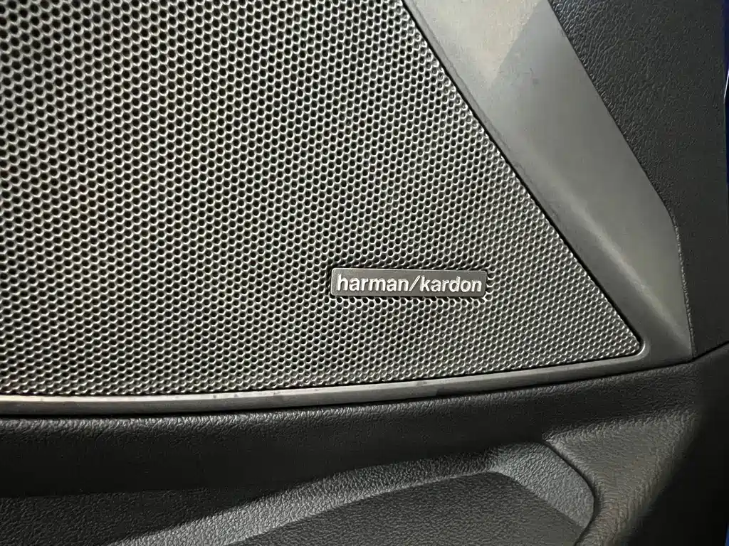 BMW 3 Series 2019 — фото 12