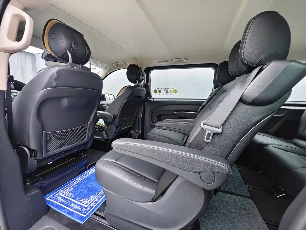 Mercedes-Benz Vito 2023 — фото 19
