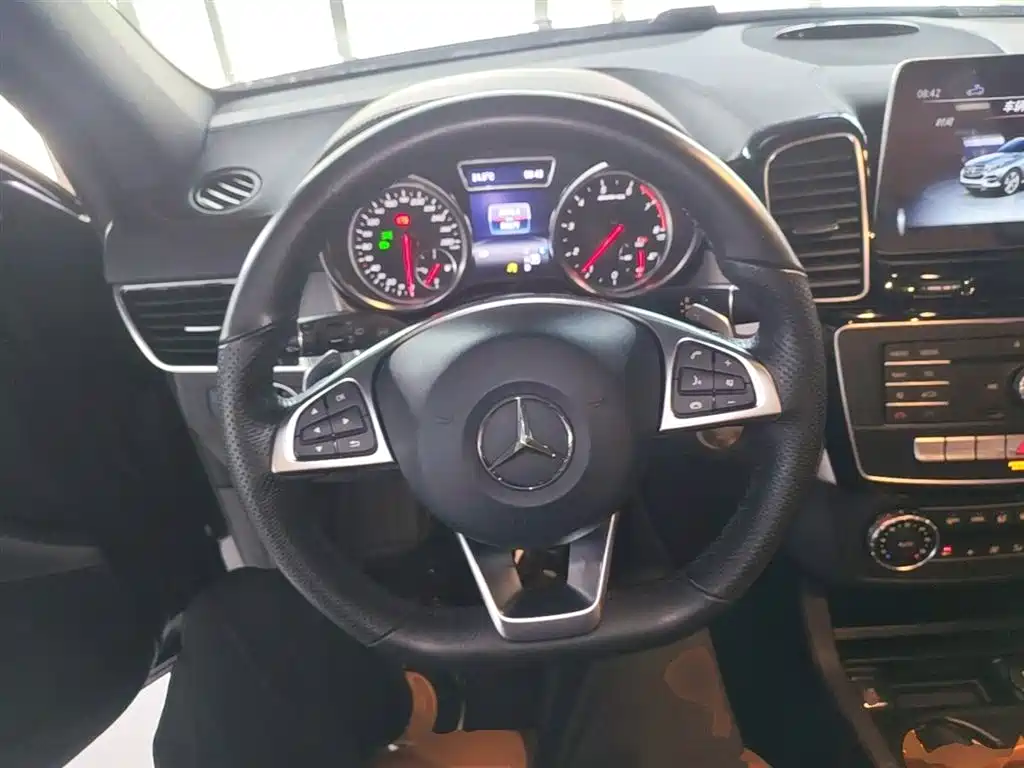 Mercedes-Benz GLE AMG 2018 — фото 11