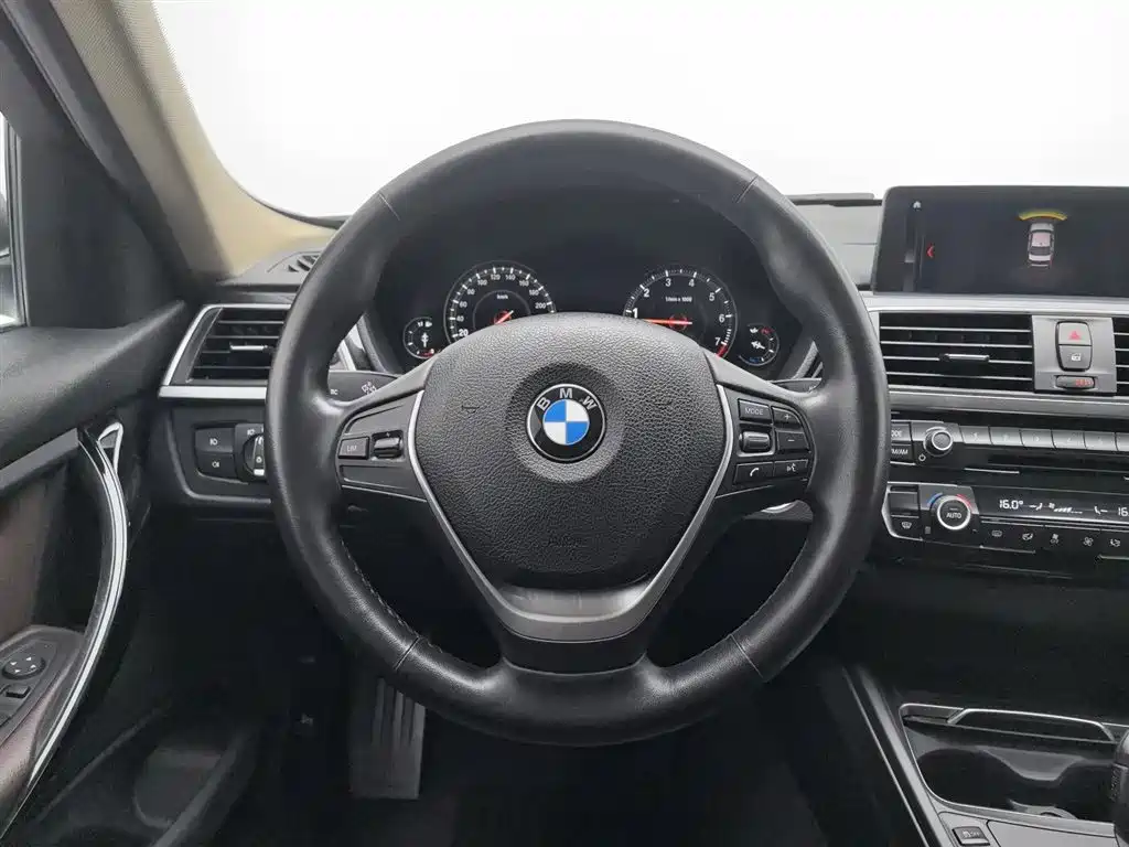 BMW 3 Series 2019 — фото 11