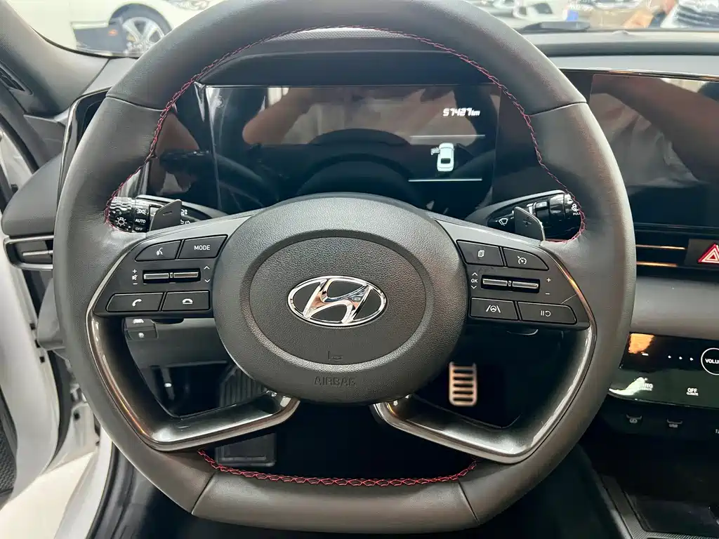 Hyundai Elantra 2022 — фото 16