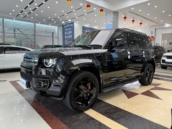 Land Rover Defender 2024