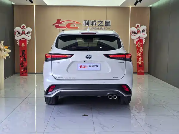 Toyota Crown Kluger 2024