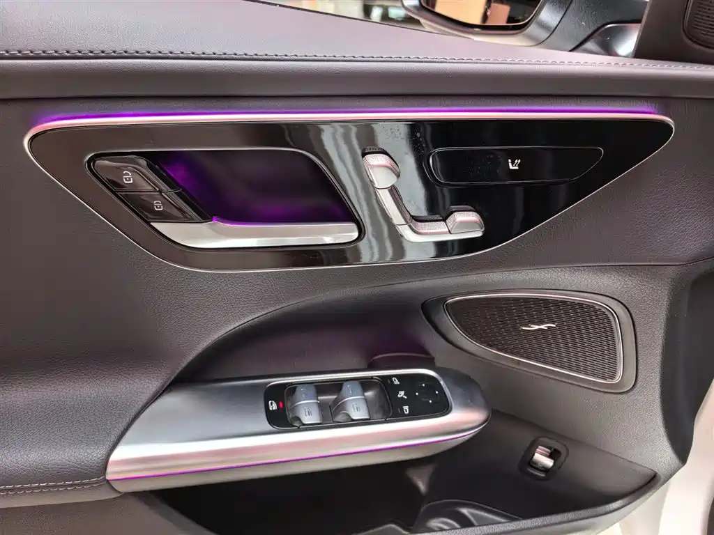 Mercedes-Benz C-Class 2025 — фото 17
